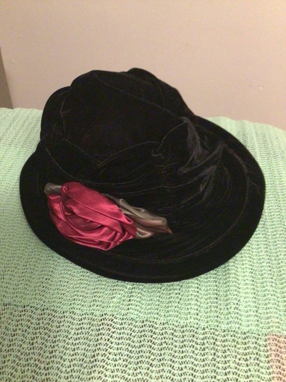 Toucan   Collection New York Velvet hat with flower accent